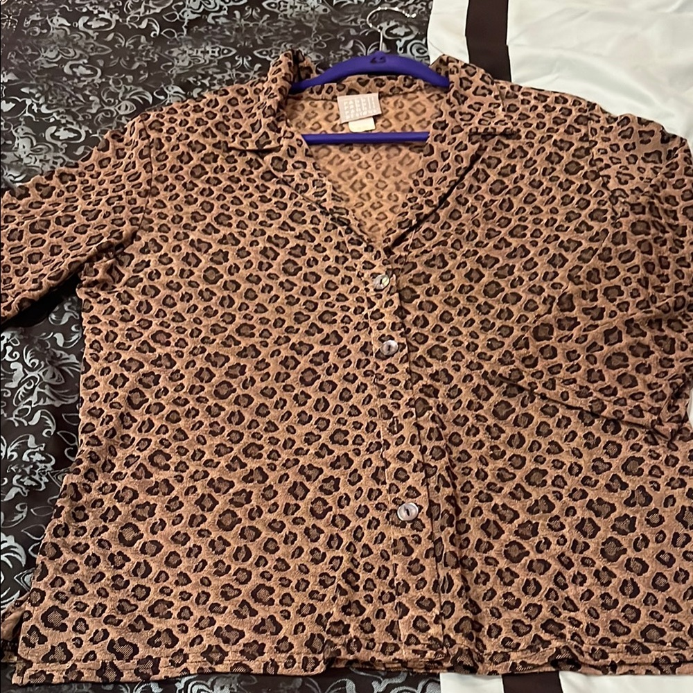Rabbit Rabbit Rabbit Women’s Leopard Print Shirt, size medium, nice